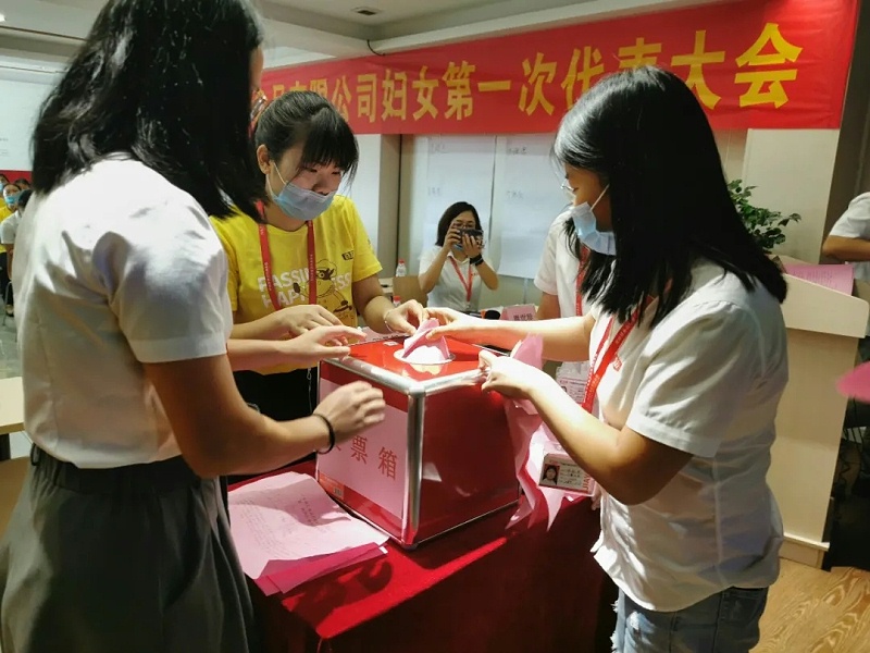 ϲѶ���㶫���Ѹ�Ů��ϻ���ʽ������ (2)